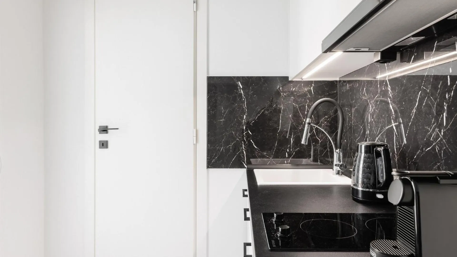 F & B Collection - Luxury Suites Thessaloniki Apartment